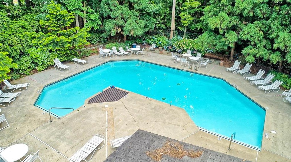 1404 Tuxworth Cir, Decatur GA  30033-5621 exterior