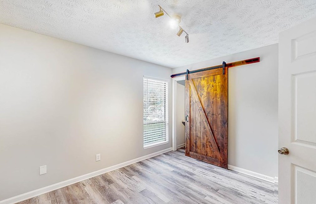 1404 Tuxworth Cir, Decatur GA  30033-5621 exterior