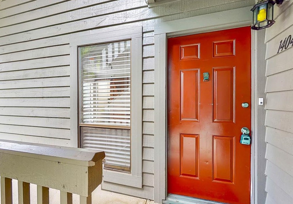 1404 Tuxworth Cir, Decatur, GA 30033-5621