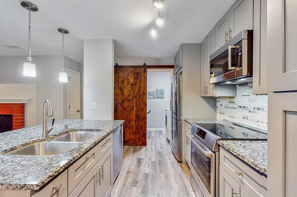 1404 Tuxworth Cir, Decatur GA  30033-5621 exterior