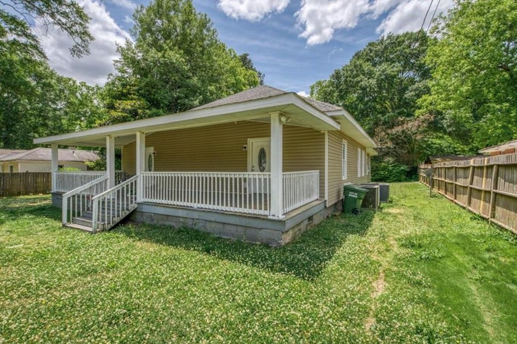 1214 S Madison Ave S, Monroe, GA 30655