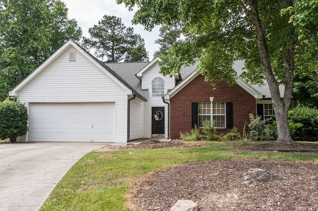 6247 Highgrove Dr, Flowery Branch, GA 30542-6409