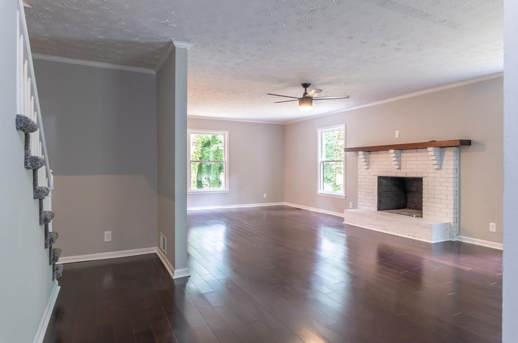 528 Dorsey Cir Sw, Lilburn, GA 30047