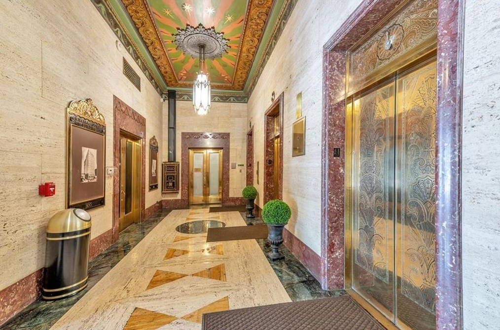32 Peachtree St, Atlanta GA  30303-2390 exterior