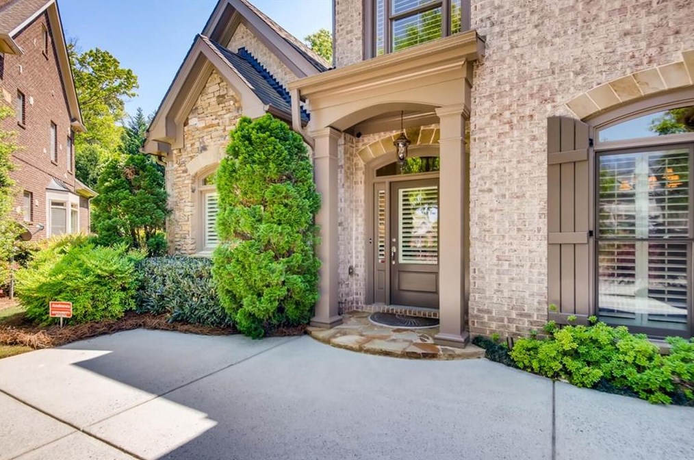 7922 Stratford Ln, Atlanta, GA 30350-4159
