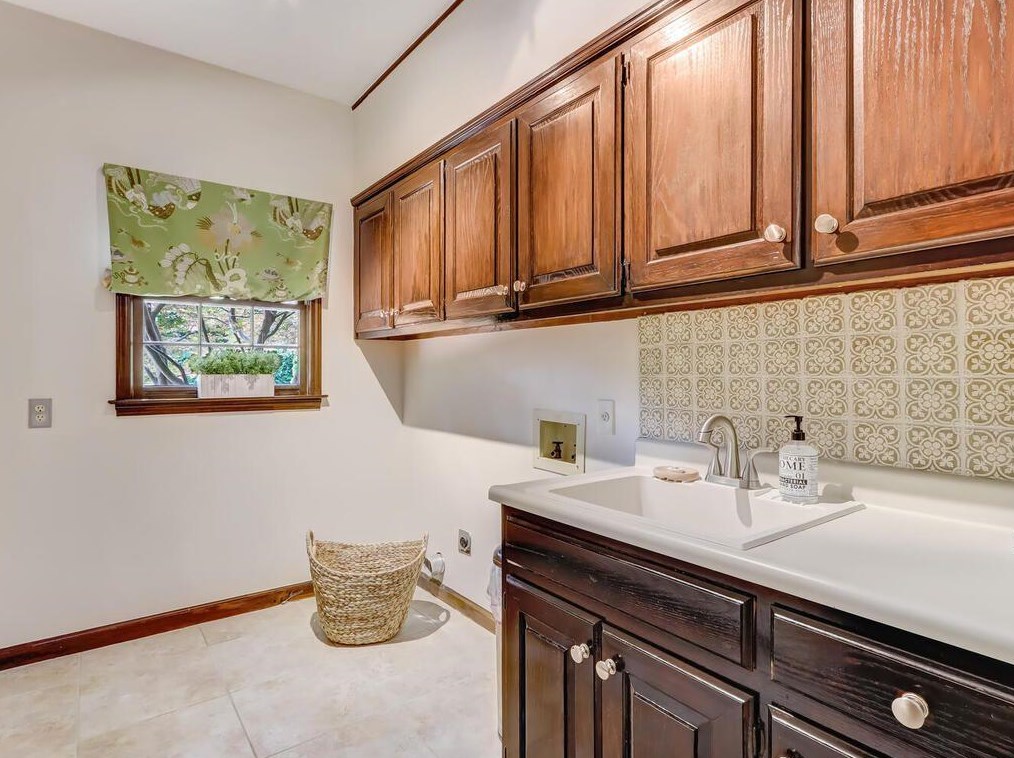 1790 Redbourne Dr, Atlanta GA  30350-5643 exterior