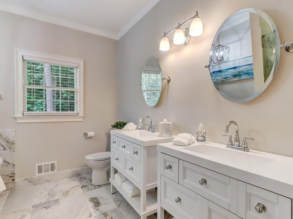 1790 Redbourne Dr, Atlanta GA  30350-5643 exterior