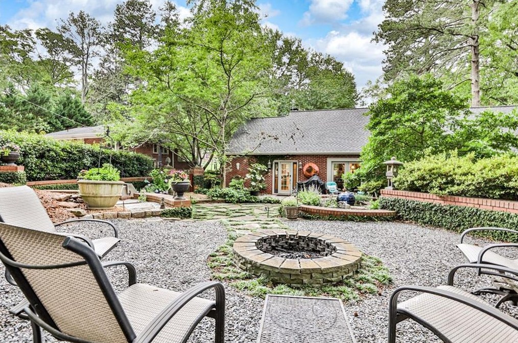 841 Ponce De Leon Ave, Decatur GA  30030-2859 exterior