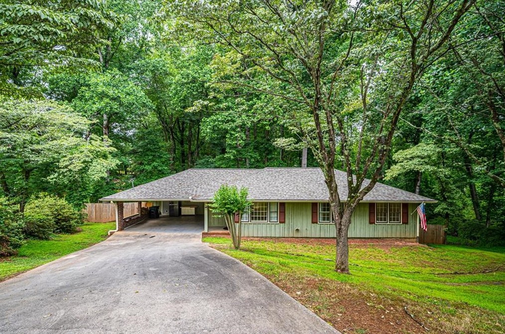 1590 Bainbridge Ln, Roswell, GA 30076-1619