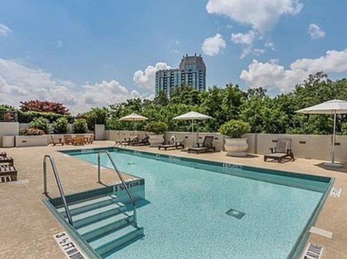 2828 Peachtree Rd, Atlanta GA  30305-5111 exterior