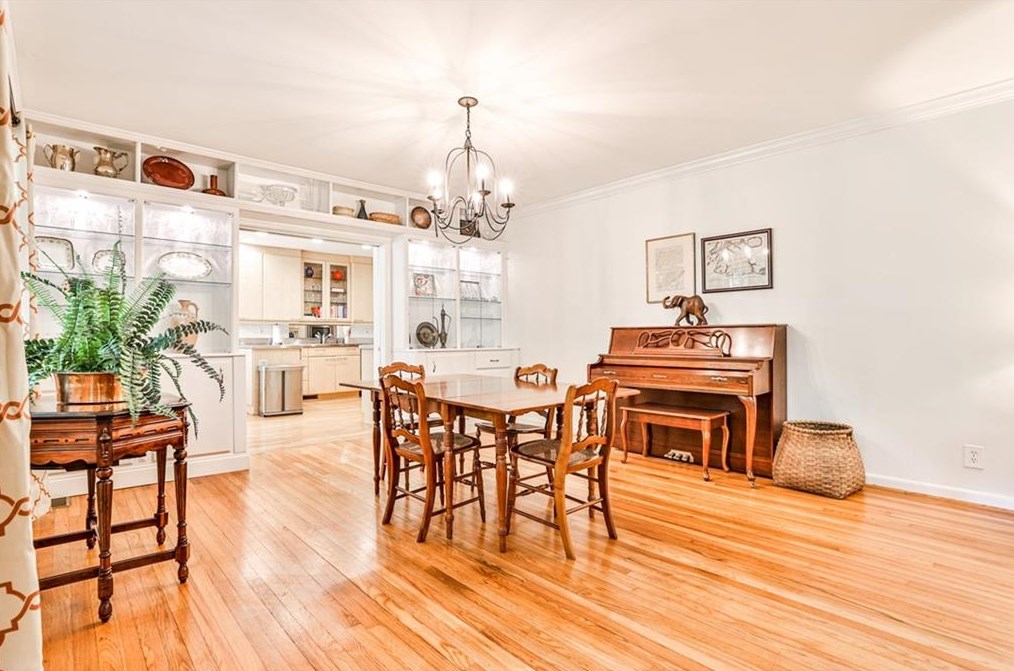 502 Kirk Rd, Decatur GA  30030-3774 exterior