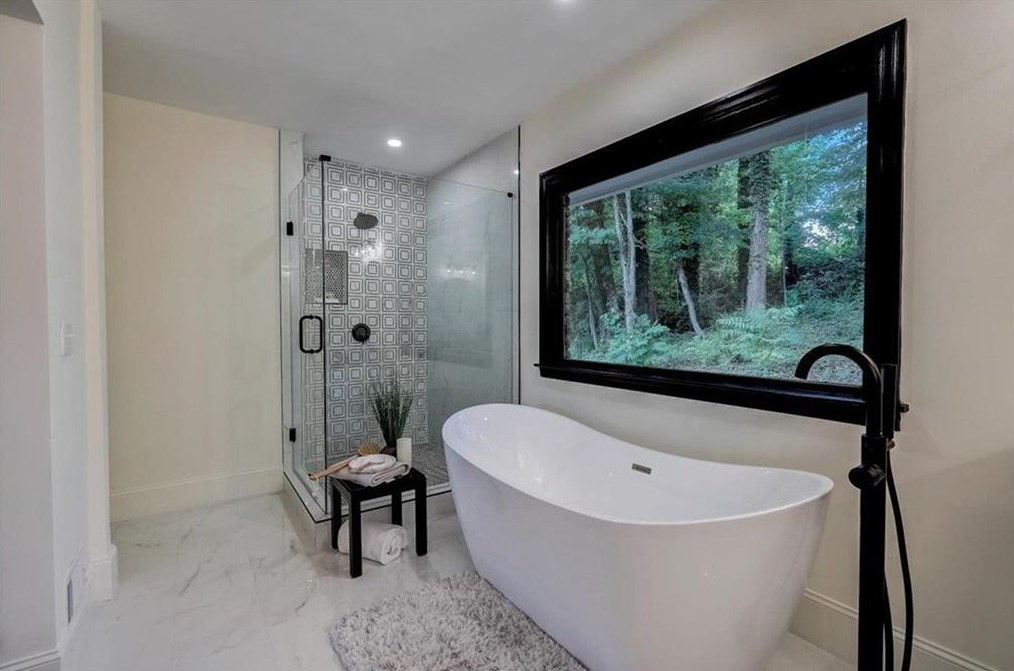 1939 Wildwood Pl, Atlanta GA  30324-4959 exterior