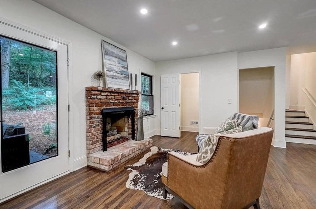 1939 Wildwood Pl, Atlanta GA  30324-4959 exterior