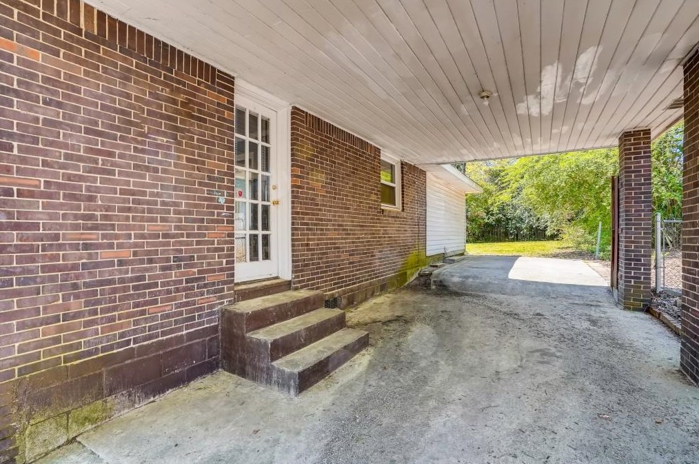 2118 Clairmont Rd, Decatur GA  30033-1949 exterior