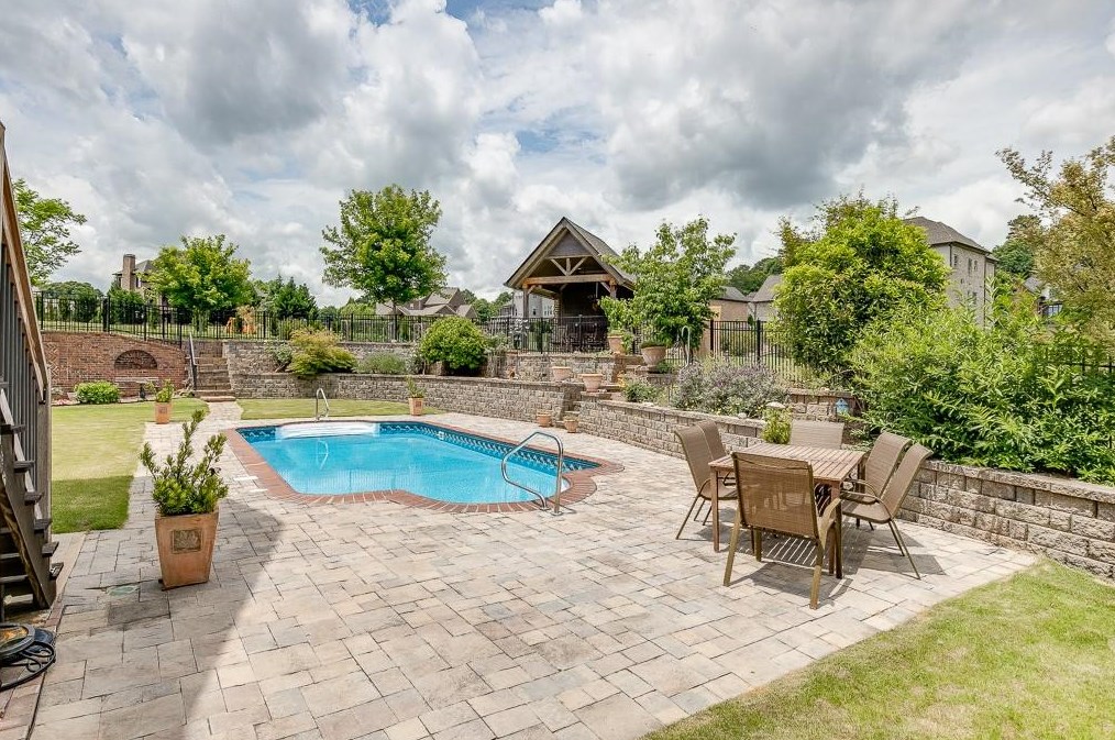 2401 Sunflower Dr, Hoschton, GA 30548-3673