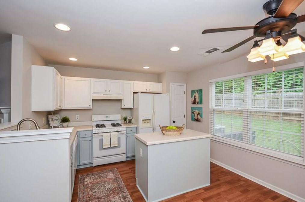 522 Oakleaf Ct, Acworth, GA 30102-7634