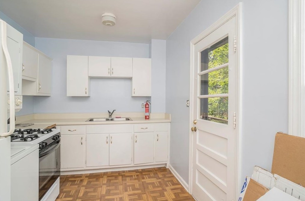 693 Parkwood Rd, Decatur GA  30030-5021 exterior