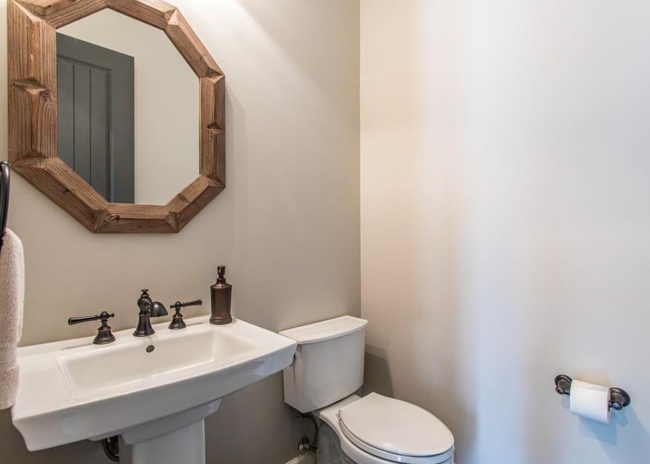 746 Hillmont Ave, Decatur GA  30030-3941 exterior