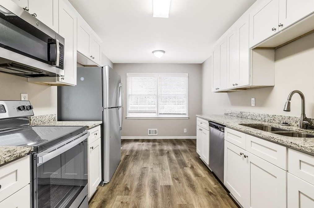 2157 Rollingview Dr, Decatur GA  30032-6138 exterior