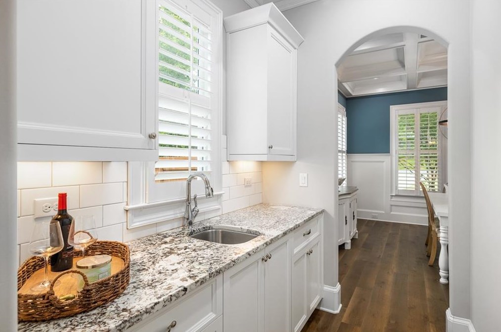 1189 Oldfield Rd, Decatur GA  30030-4542 exterior