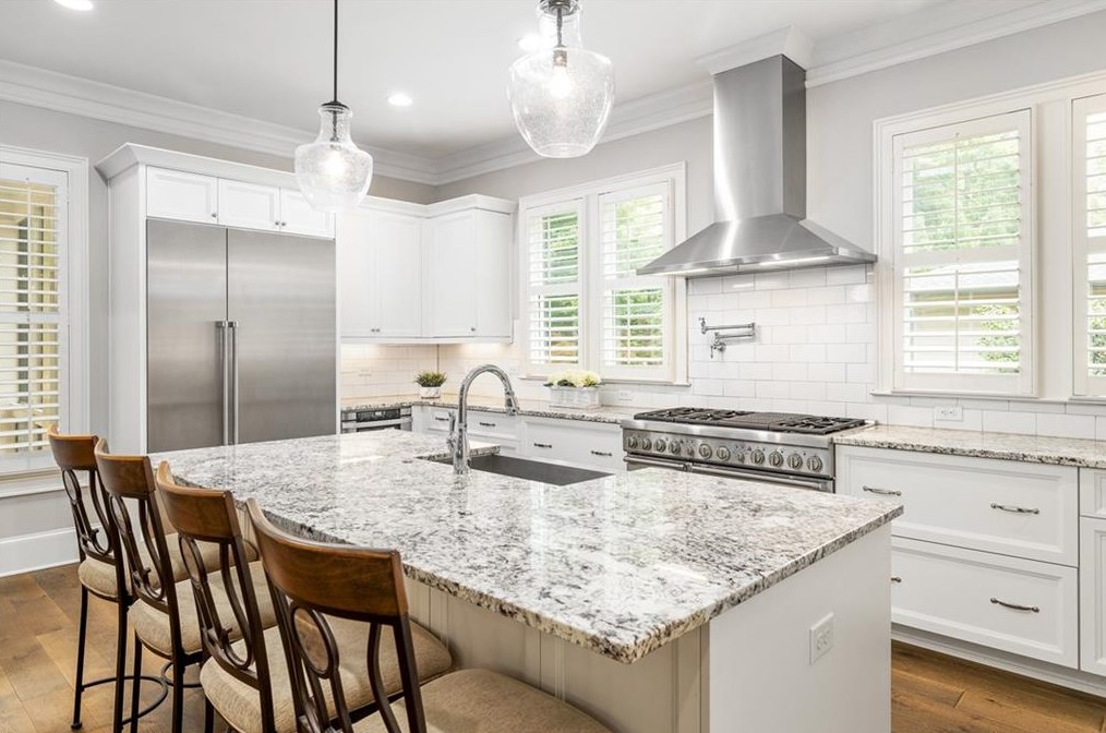 1189 Oldfield Rd, Decatur GA  30030-4542 exterior