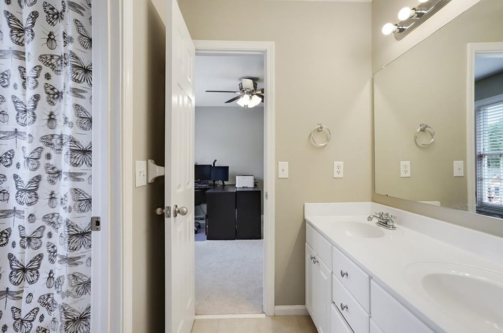 860 Highmeade Dr, Alpharetta GA  30005-3701 exterior