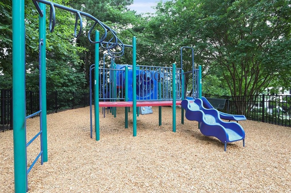 860 Highmeade Dr, Alpharetta GA  30005-3701 exterior