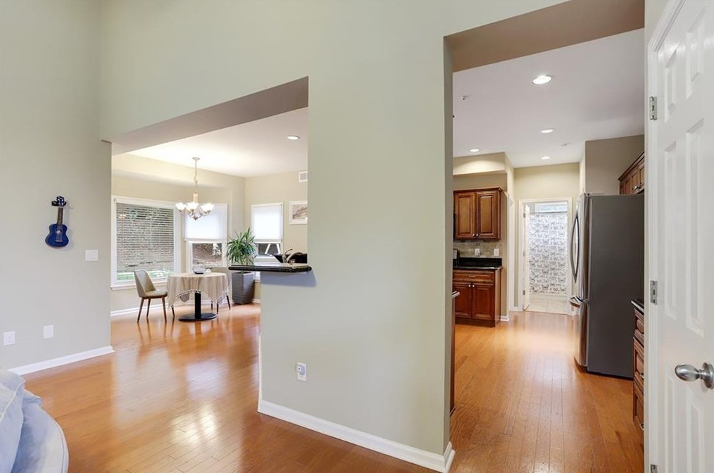 860 Highmeade Dr, Alpharetta GA  30005-3701 exterior