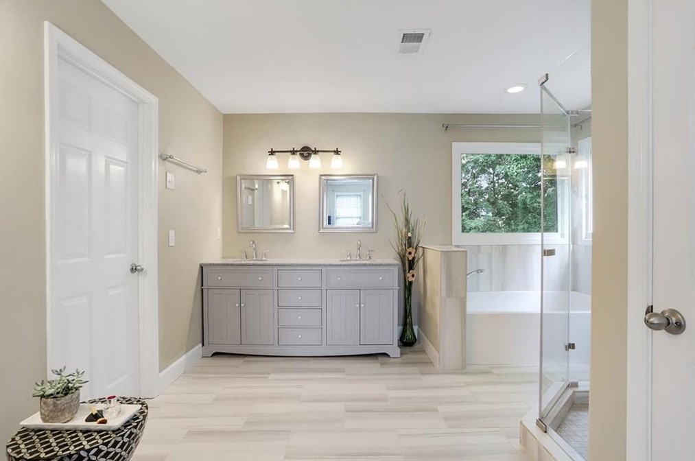 860 Highmeade Dr, Alpharetta GA  30005-3701 exterior