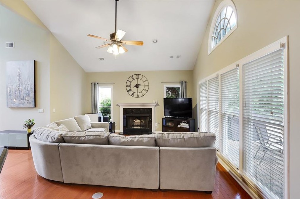 860 Highmeade Dr, Alpharetta GA  30005-3701 exterior