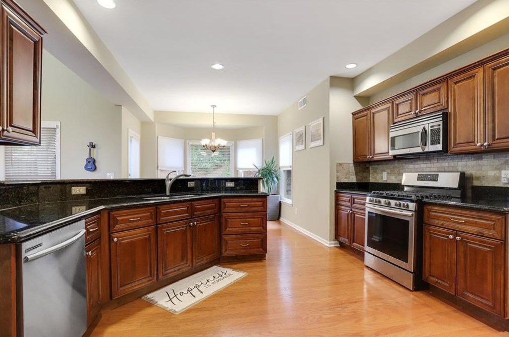 860 Highmeade Dr, Alpharetta GA  30005-3701 exterior