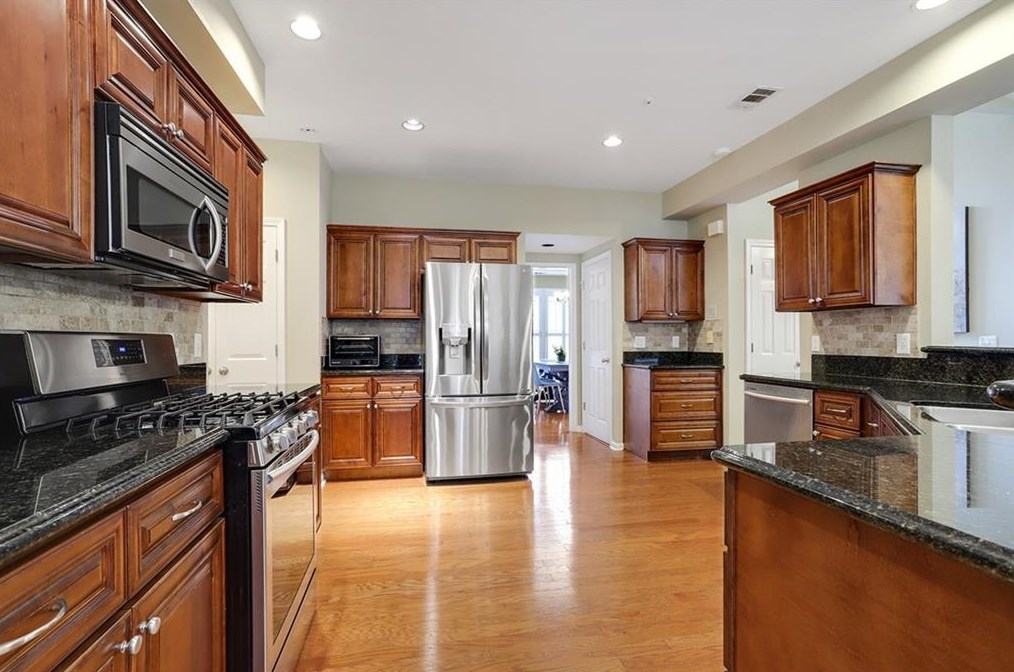 860 Highmeade Dr, Alpharetta GA  30005-3701 exterior