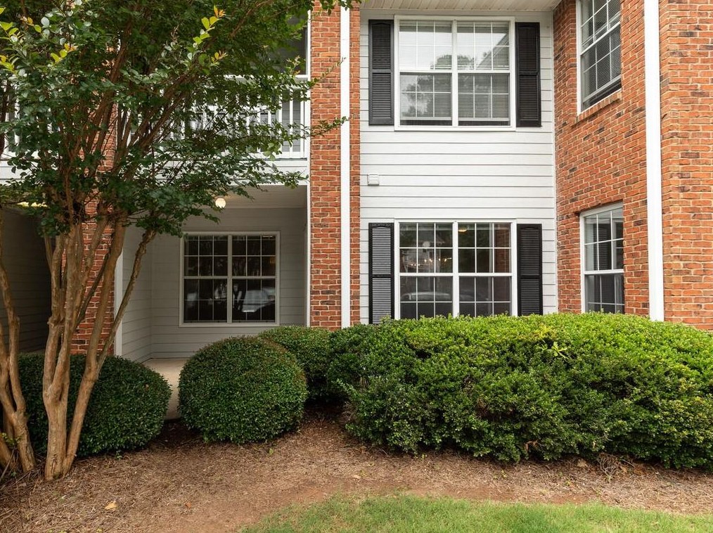 414 Streamside Dr, Roswell, GA 30076-4638