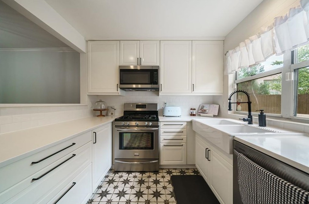 1563 Park Creek Ln, Atlanta GA  30319-2147 exterior