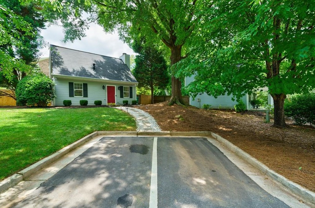 1563 Park Creek Ln, Atlanta GA  30319-2147 exterior