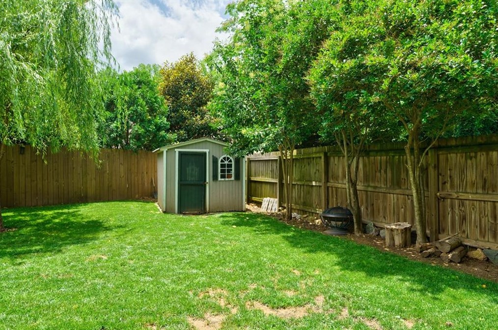 1563 Park Creek Ln, Atlanta GA  30319-2147 exterior