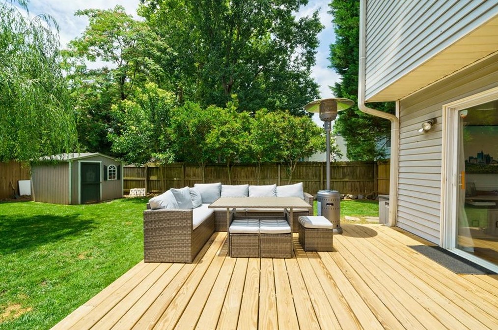 1563 Park Creek Ln, Atlanta GA  30319-2147 exterior