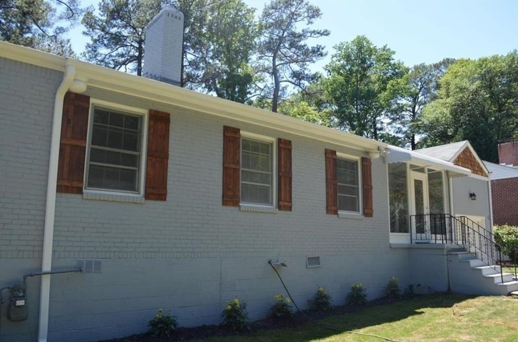 2381 Eastway Rd, Decatur GA  30033-5543 exterior