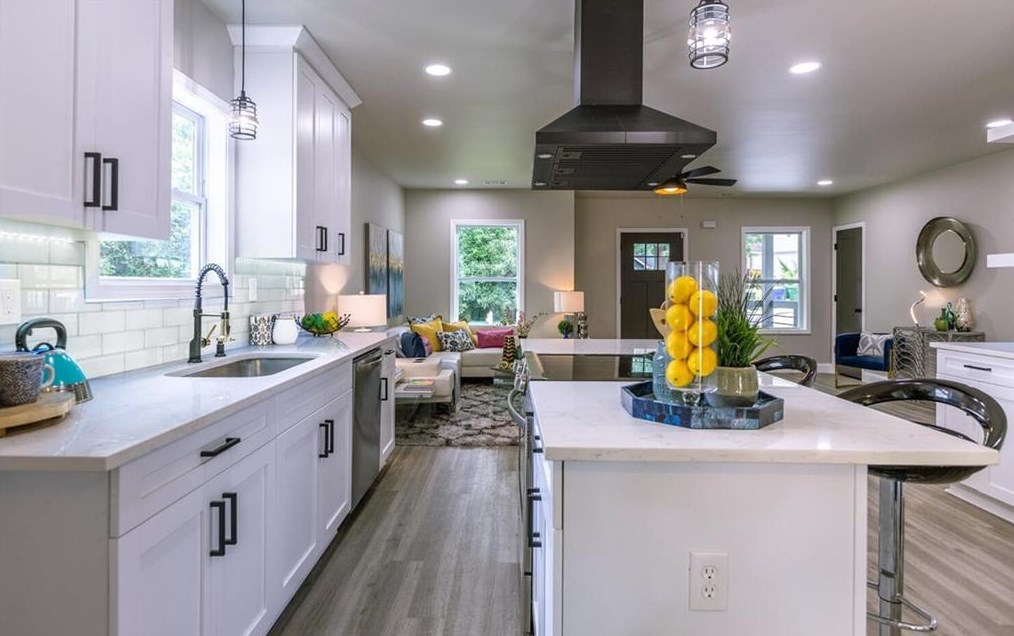 1103 Oak Knoll Ter, Atlanta GA  30315-5213 exterior