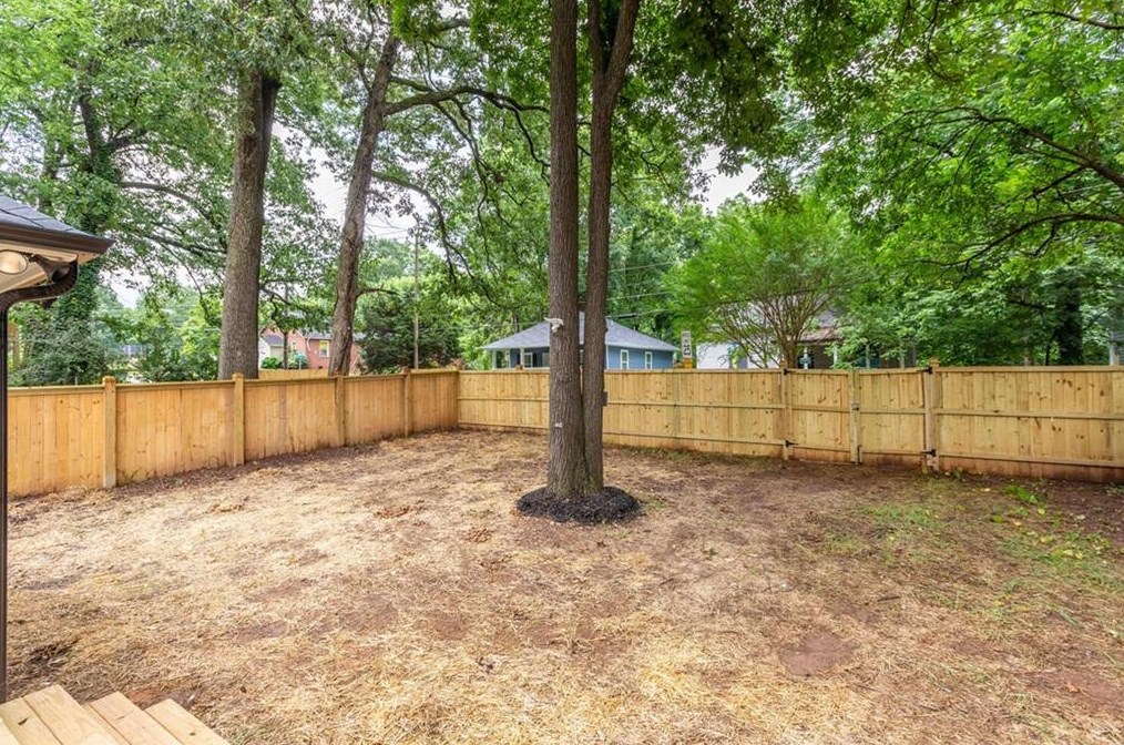 1103 Oak Knoll Ter, Atlanta GA  30315-5213 exterior