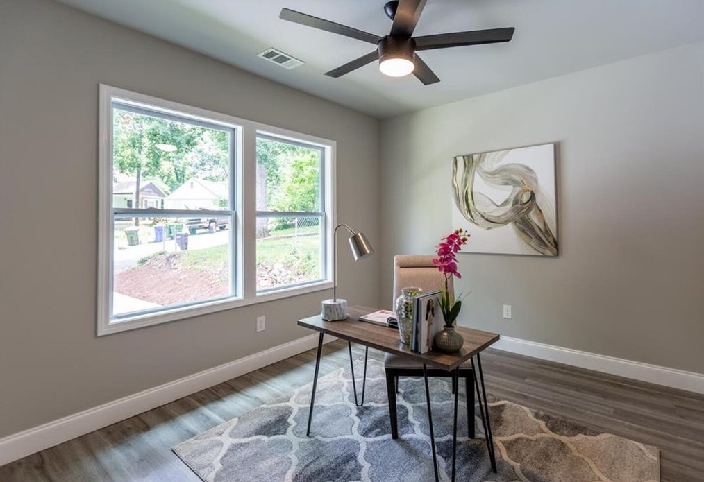 1103 Oak Knoll Ter, Atlanta GA  30315-5213 exterior