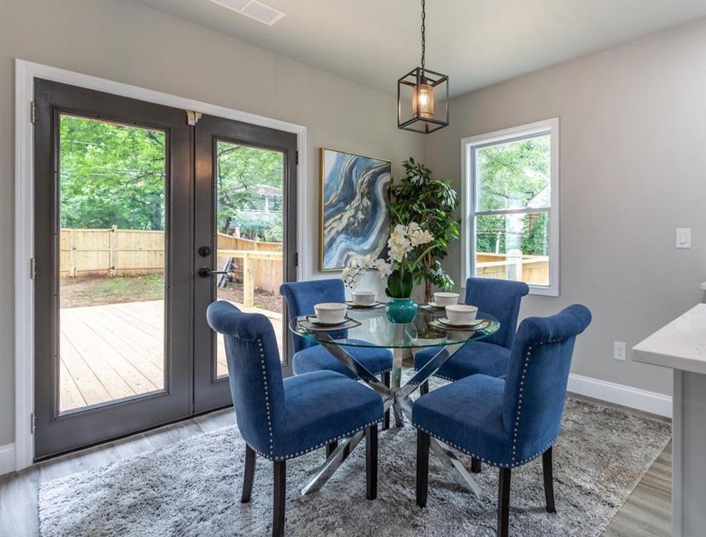 1103 Oak Knoll Ter, Atlanta GA  30315-5213 exterior