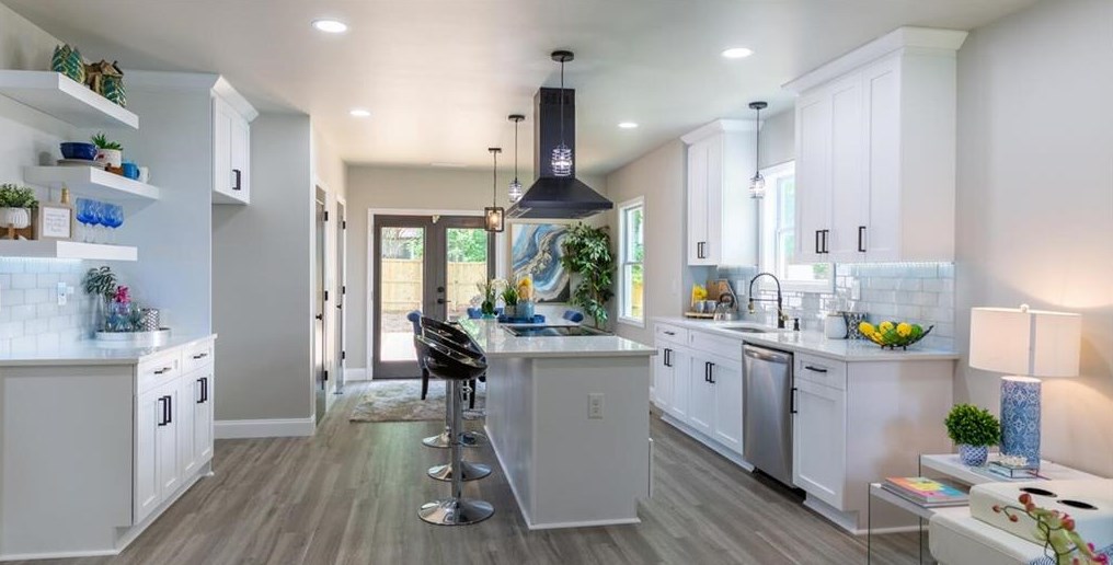 1103 Oak Knoll Ter, Atlanta GA  30315-5213 exterior