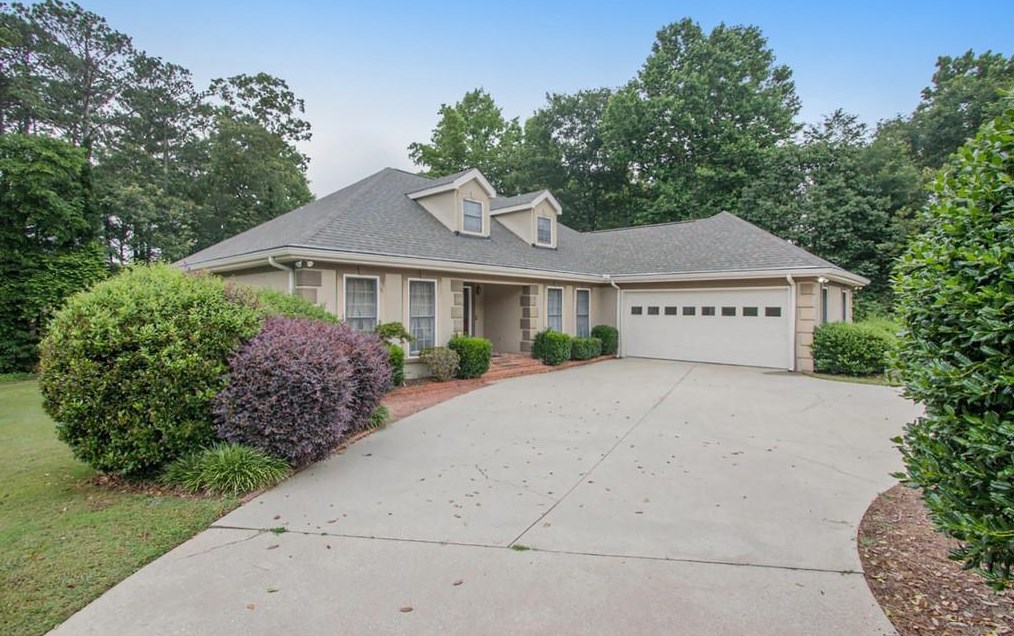 587 Heather Dr, Lithia Springs, GA 30122