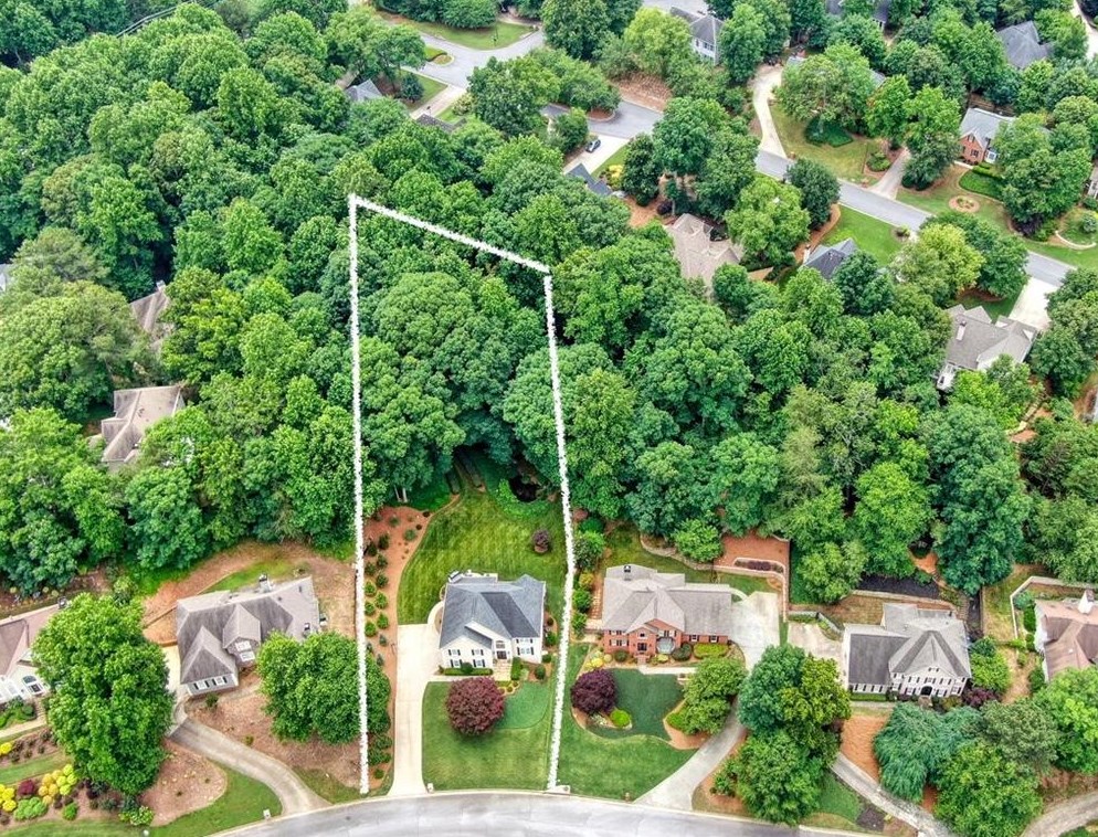 1800 Windsor Wood Dr, Roswell, GA 30075-1752
