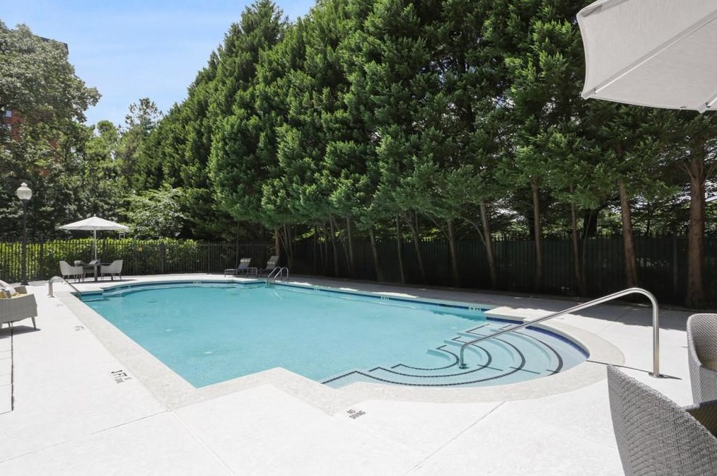 2500 Peachtree Rd, Atlanta GA  30305-3604 exterior