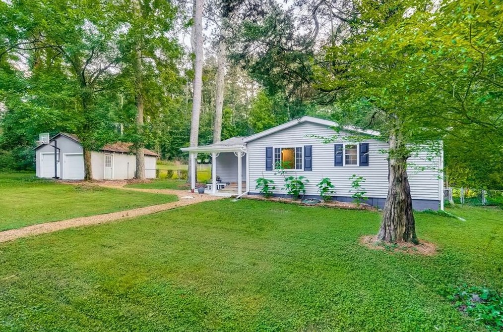 319 S Lake Dr, Hiram, GA 30141