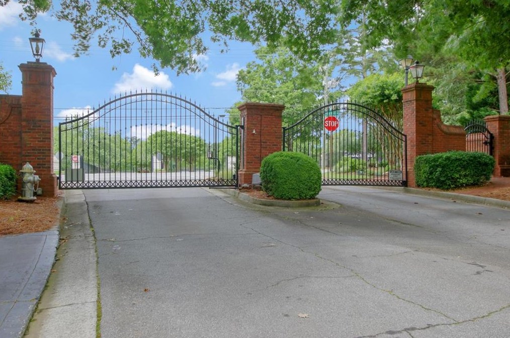 2093 Stephens Walk, Atlanta GA  30338-4455 exterior