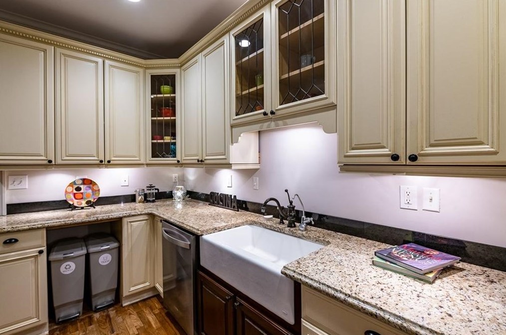 226 Inman Dr, Decatur GA  30030-3833 exterior