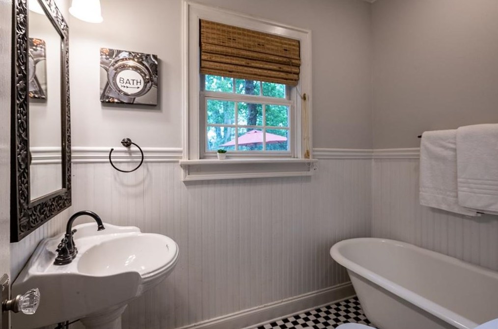 226 Inman Dr, Decatur GA  30030-3833 exterior